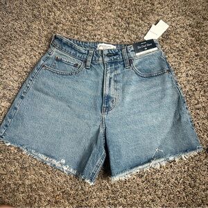 Abercrombie & Fitch Light Medium Wash The Dad Short size 27 curve love